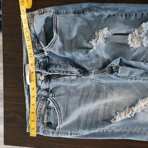 KanCan light wash distressed jeans